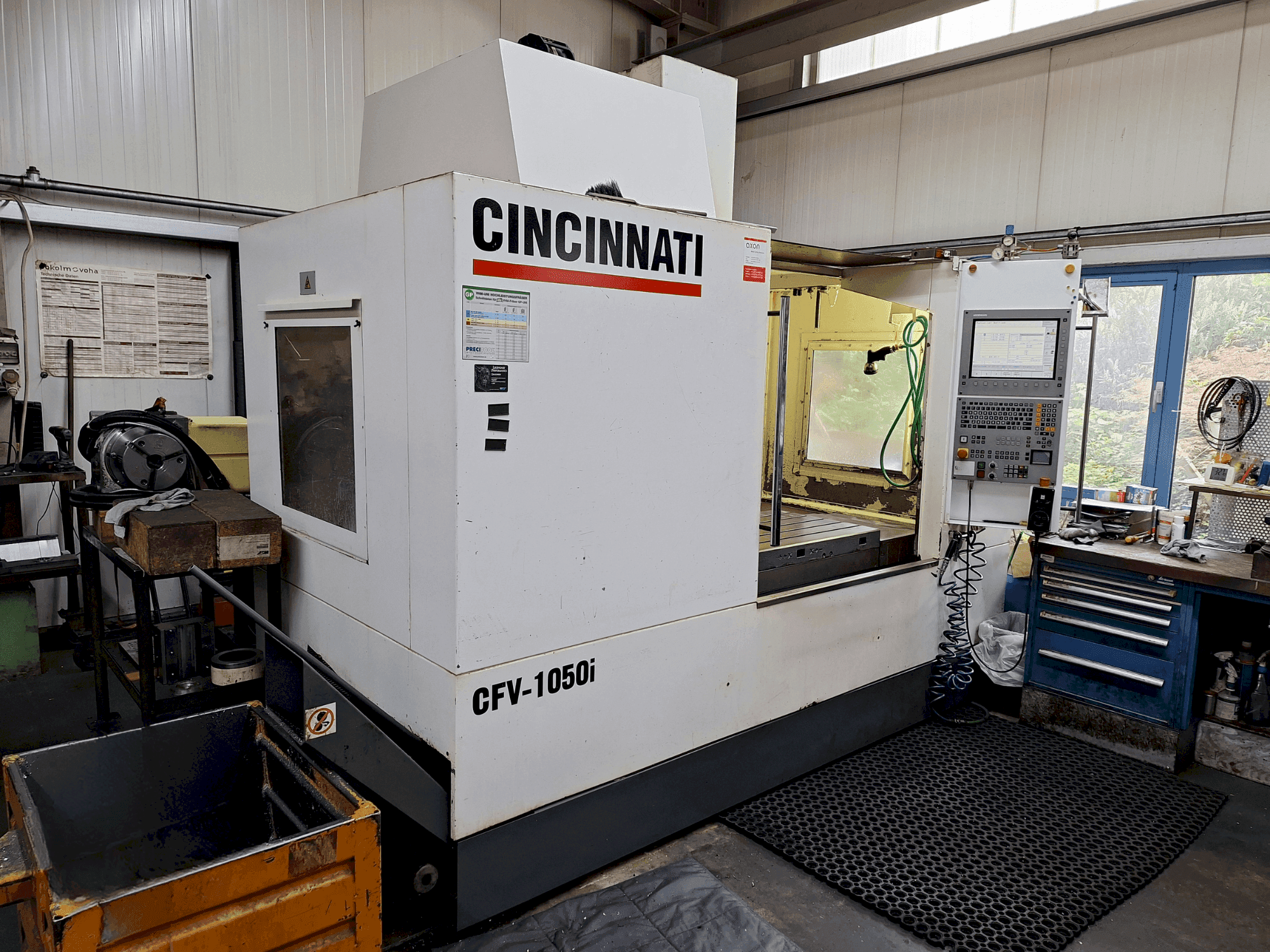 Makine  Cincinnati CFV-1050i - Önden görünüm