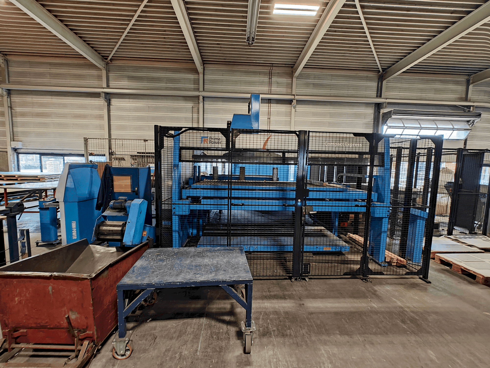 Makine  Finn-Power C6 + Compact Express - Önden görünüm