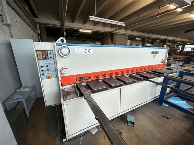 Makine  LVD HST-C 31/6 - Önden görünüm