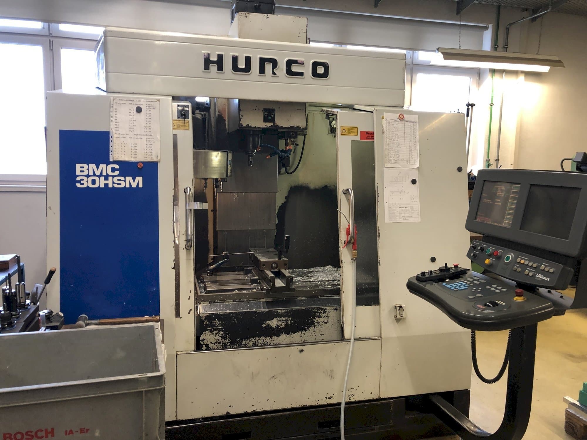 Makine  Hurco BMC 30 HSM - Önden görünüm
