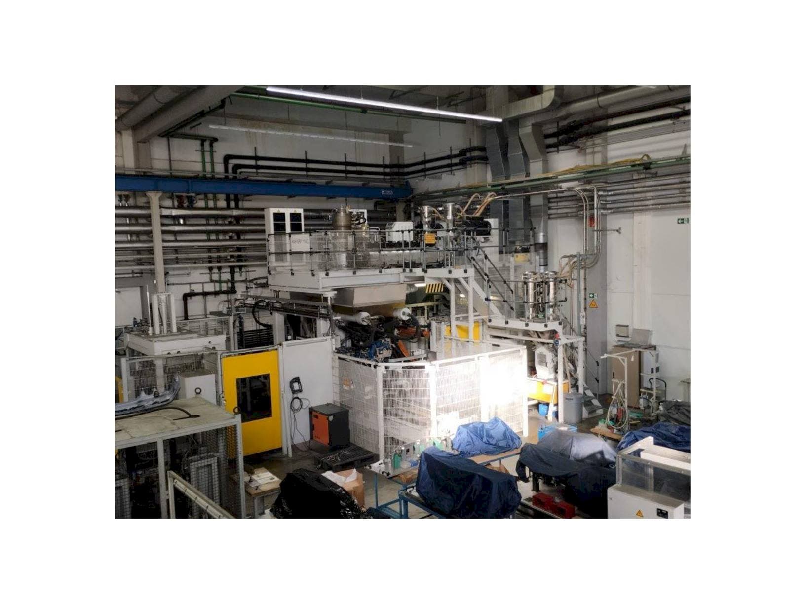 Makine  EXTRAPLAST 140to - Önden görünüm