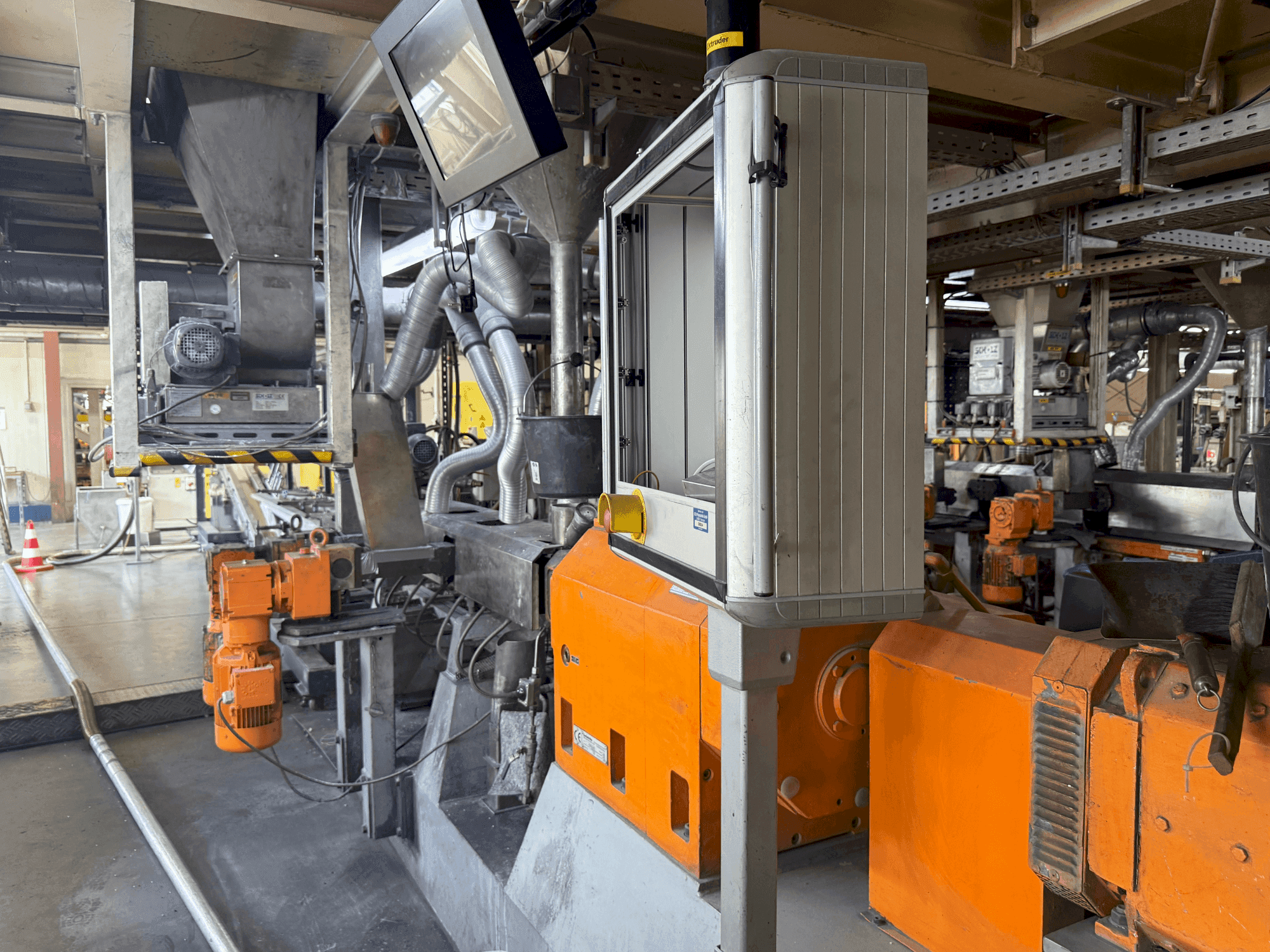Makine  Leistritz ZSE 50HP-40D - Sol taraftaki görüntü