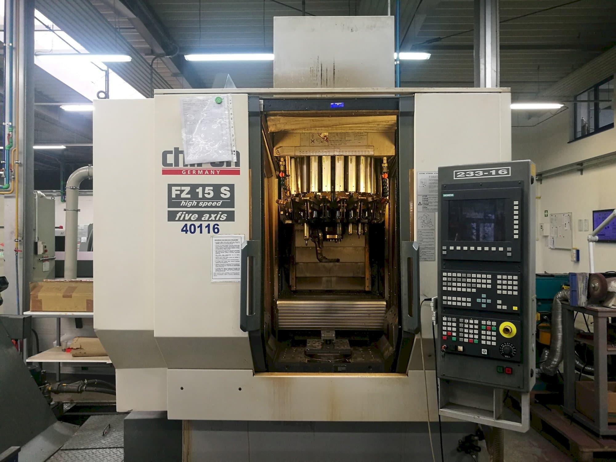 Makine  CHIRON FZ15S - Önden görünüm