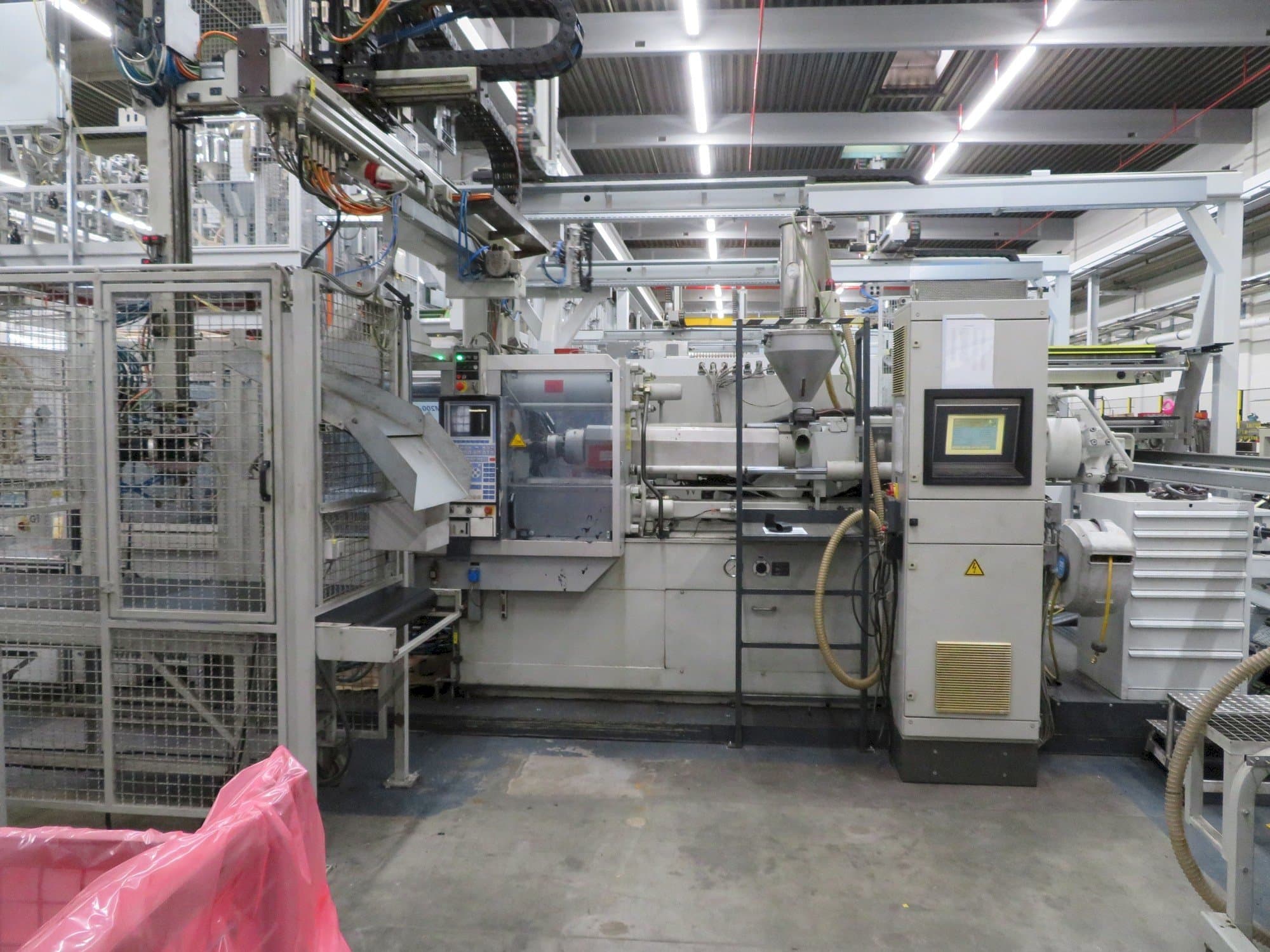 Makine  Krauss Maffei 200-1400 C2 - Önden görünüm