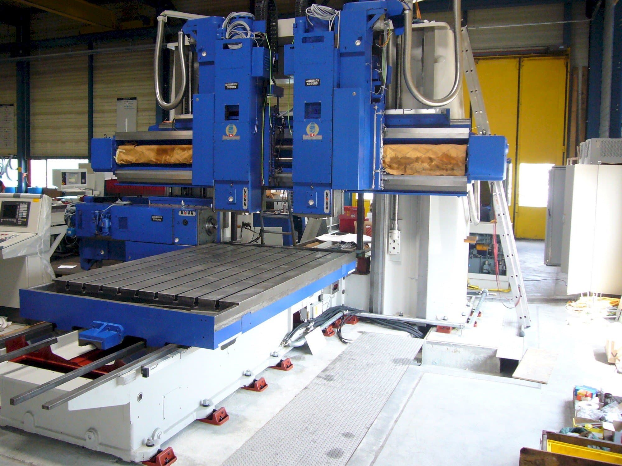 Makine  Waldrich Coburg - Önden görünüm