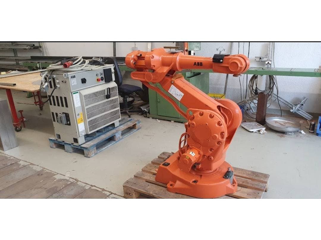 Makine  ABB IRB 2400 M2000 - Önden görünüm