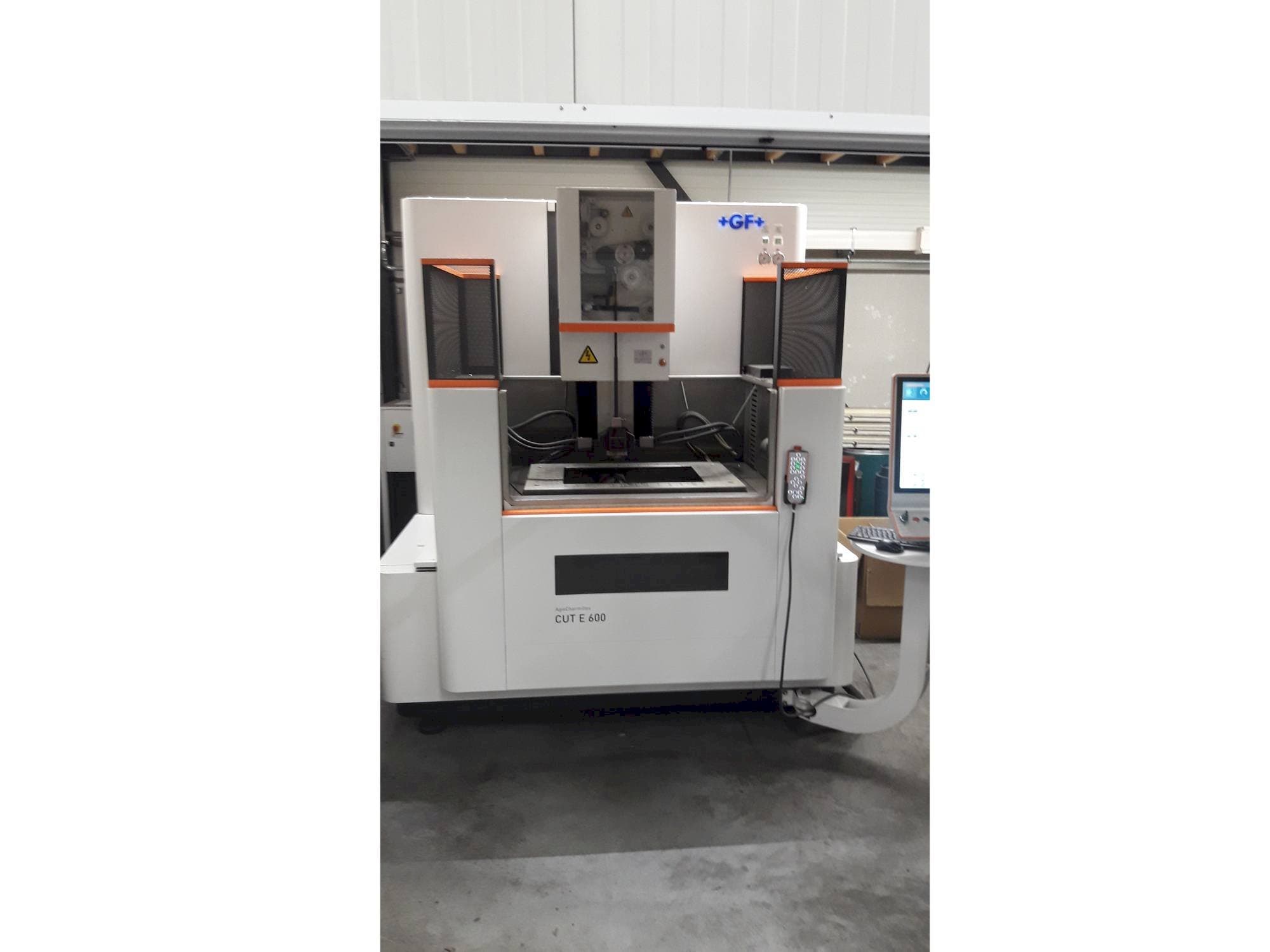 Makine  GF AgieCharmilles EDM CUT E 600 - Önden görünüm