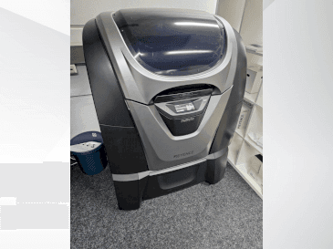 Makine  KEYENCE Agilista 3200 W - Önden görünüm