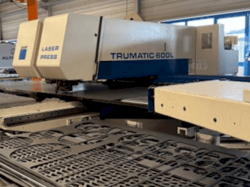 Makine  TRUMPF Trumatic 600L - Önden görünüm