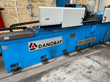 Makine DANOBAT RP-2500-NC - Önden görünüm