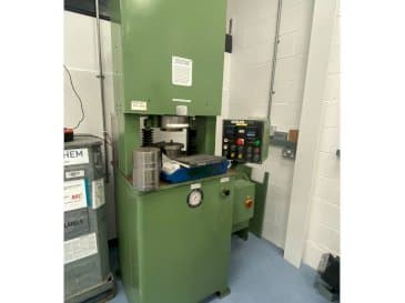 Makine  Extrude Hone Vector Series - Önden görünüm