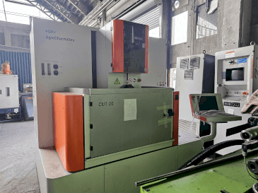 Makine  AgieCharmilles CUT 20 - Önden görünüm