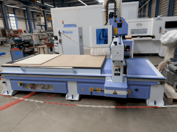 Makine  QUICK CNC UE-481 - Önden görünüm