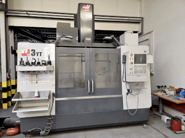 Makine  HAAS VF-3YT/50 - Önden görünüm