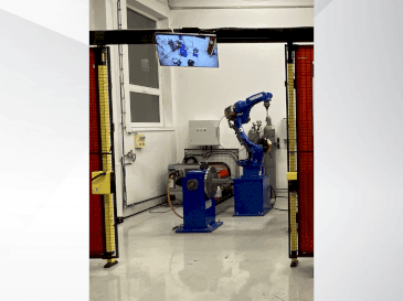 Makine Yaskawa Motoman AR1440 - Önden görünüm