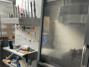 Makine  HAAS VF-3 - Önden görünüm