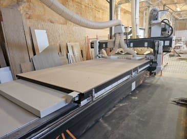 Makine  INFOTEC 4121 PRO EVO - Önden görünüm