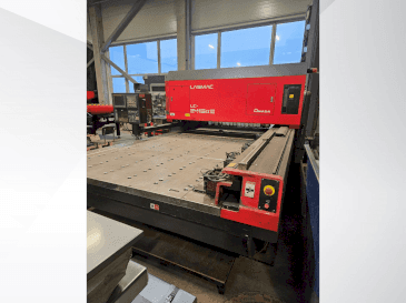 Makine  AMADA LC 2415 A3 - Önden görünüm