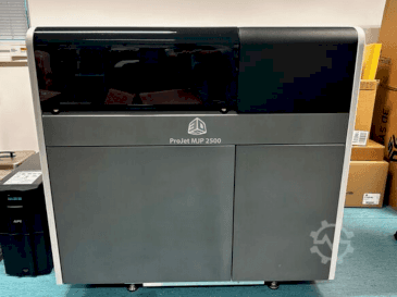 Makine  3DSYSTEMS projet 2500 plus - Önden görünüm