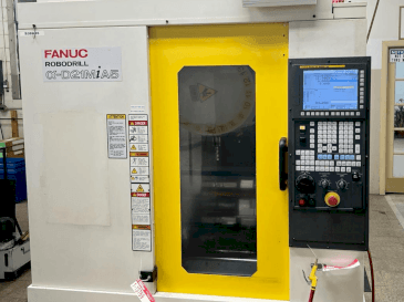 Makine FANUC Robodrill D21MiA5 - Önden görünüm