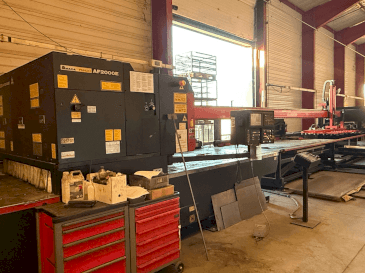 Makine  AMADA LC2415 alpha3 - Önden görünüm