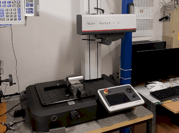 Makine MAHR MarSurf CD 140 - Önden görünüm