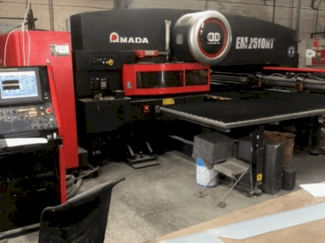 Makine  AMADA EM2510NT - Önden görünüm