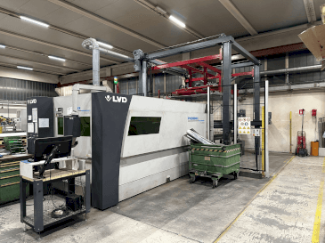 Makine  LVD Phoenix FL 3015 - Önden görünüm