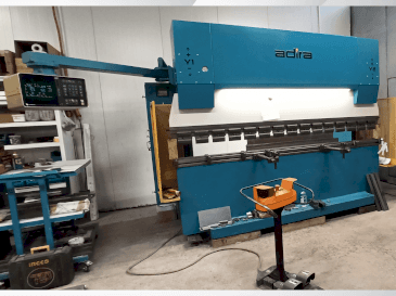 Makine  ADIRA QIH-11030 DNC CR - Önden görünüm