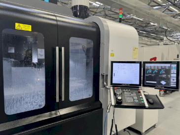 Makine  Hurco VMX42HSRTi - Önden görünüm