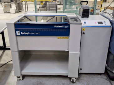 Makine  EPILOG Laser Fusion Ege 12 30watt fiber - Önden görünüm