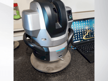 Makine  KEYENCE WM 3000 - Önden görünüm