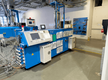 Makine  Krauss Maffei KME 75-36 R AC - Önden görünüm