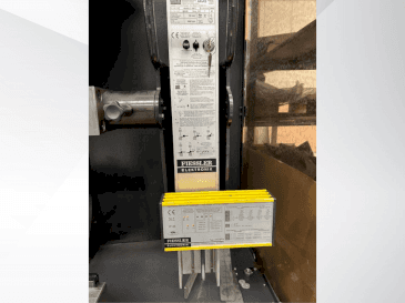 Makine  AMADA HFE 130-3 - Önden görünüm