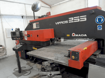 Makine  AMADA Vipros 255 - Önden görünüm