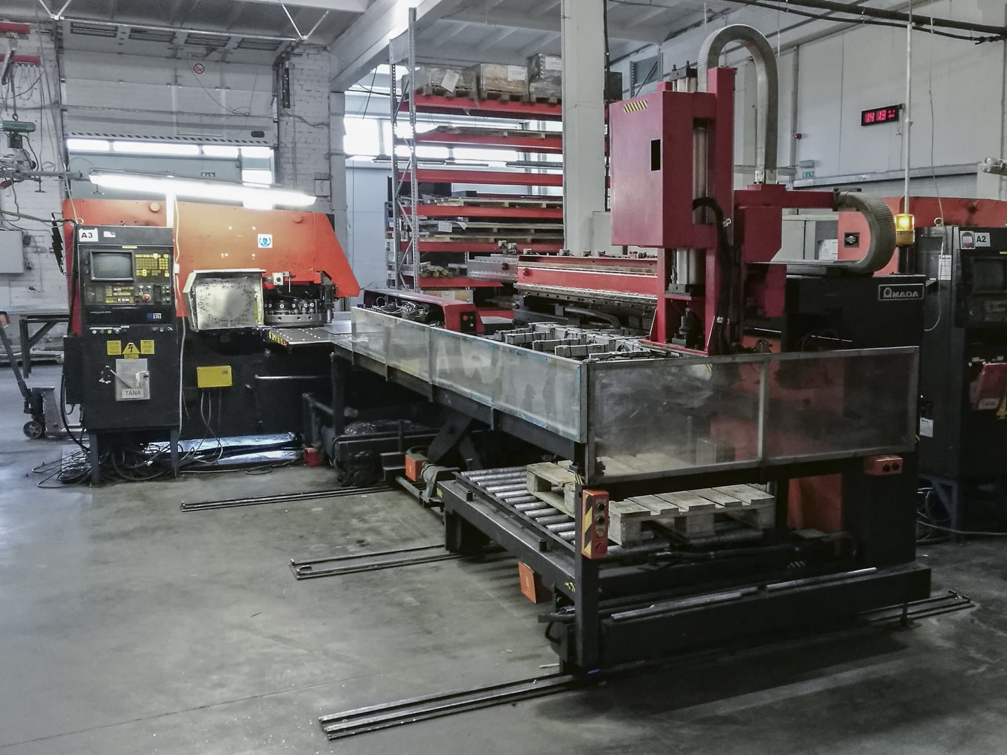 Makine  1 AMADA - Sol görünüm ARIES 245