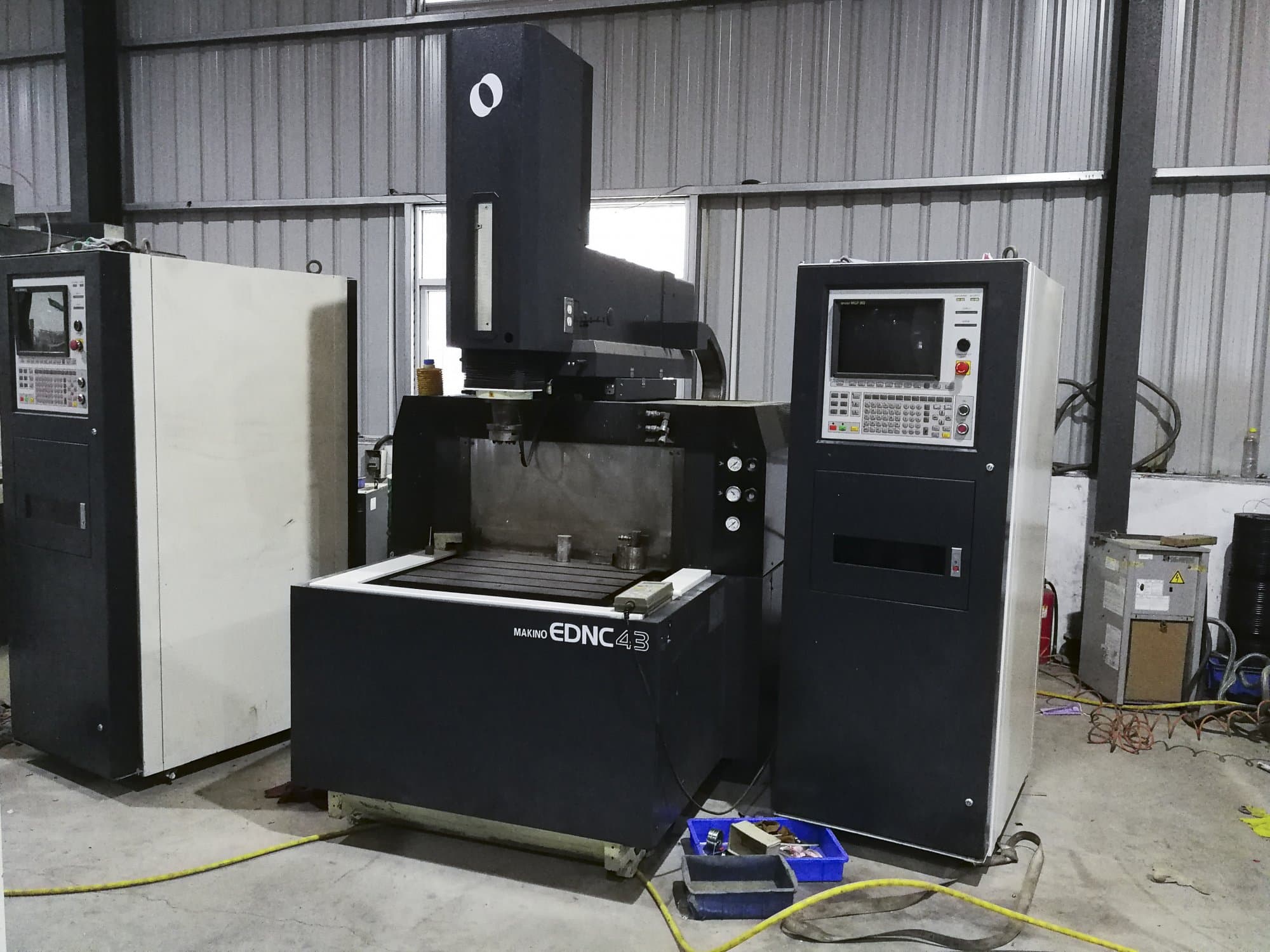 Makine  Makino - Önden görünüm EDNC43