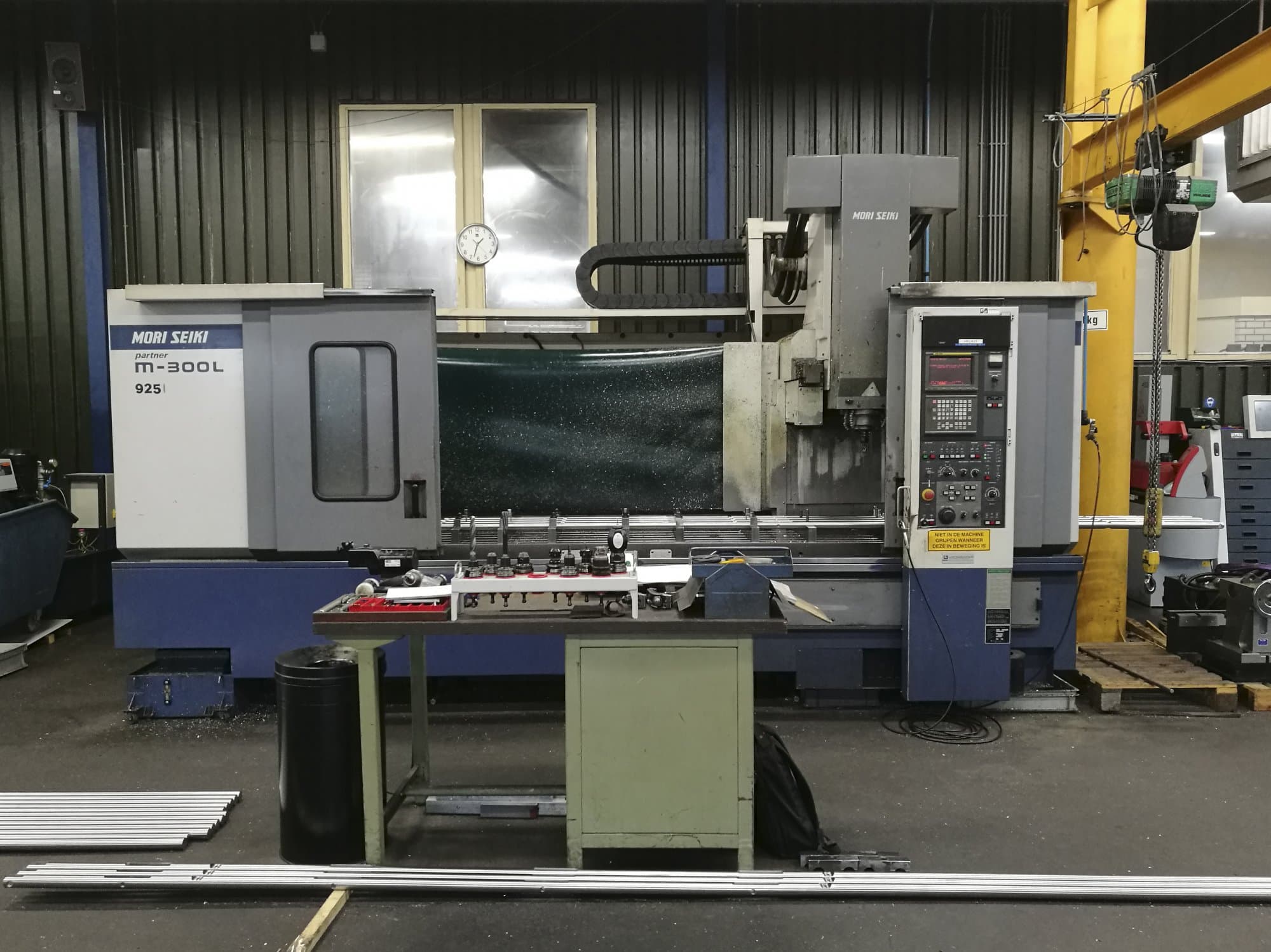 Makine  MORI SEIKI - Önden görünüm M-300L2