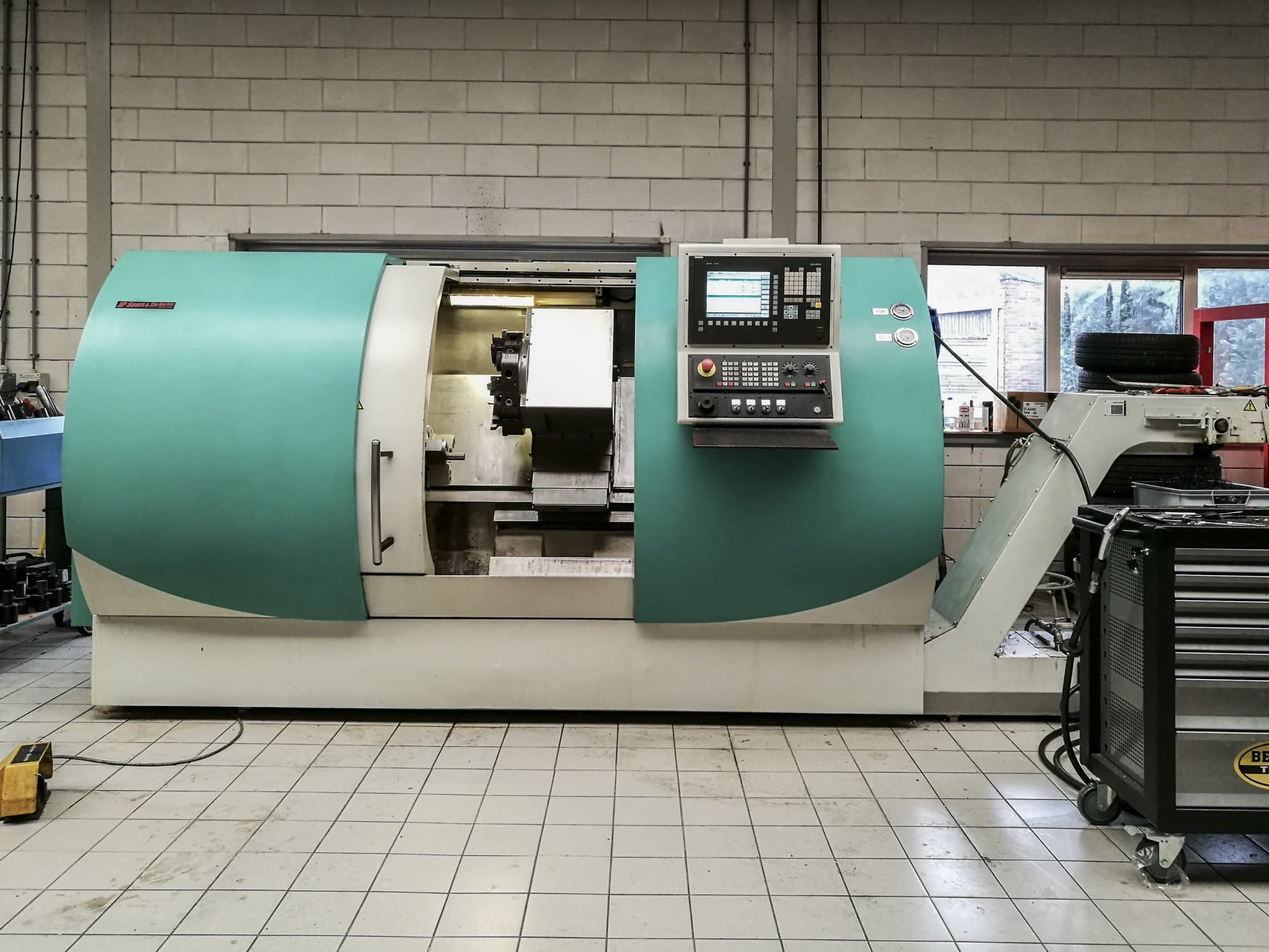 Makine  TRENS - Önden görünüm SBL 500 CNC