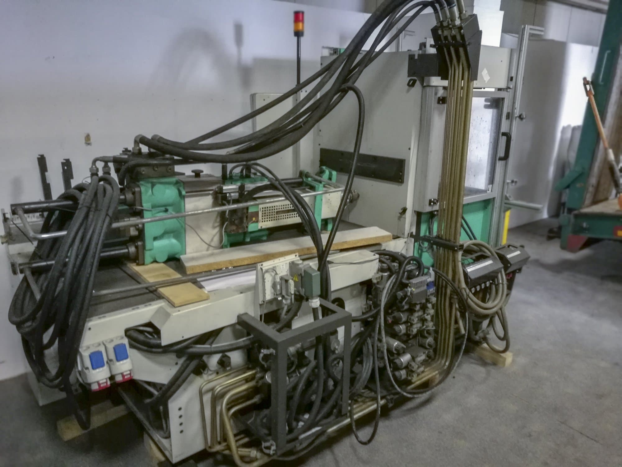 Makine  Arburg - Önden görünüm 420C 800-250