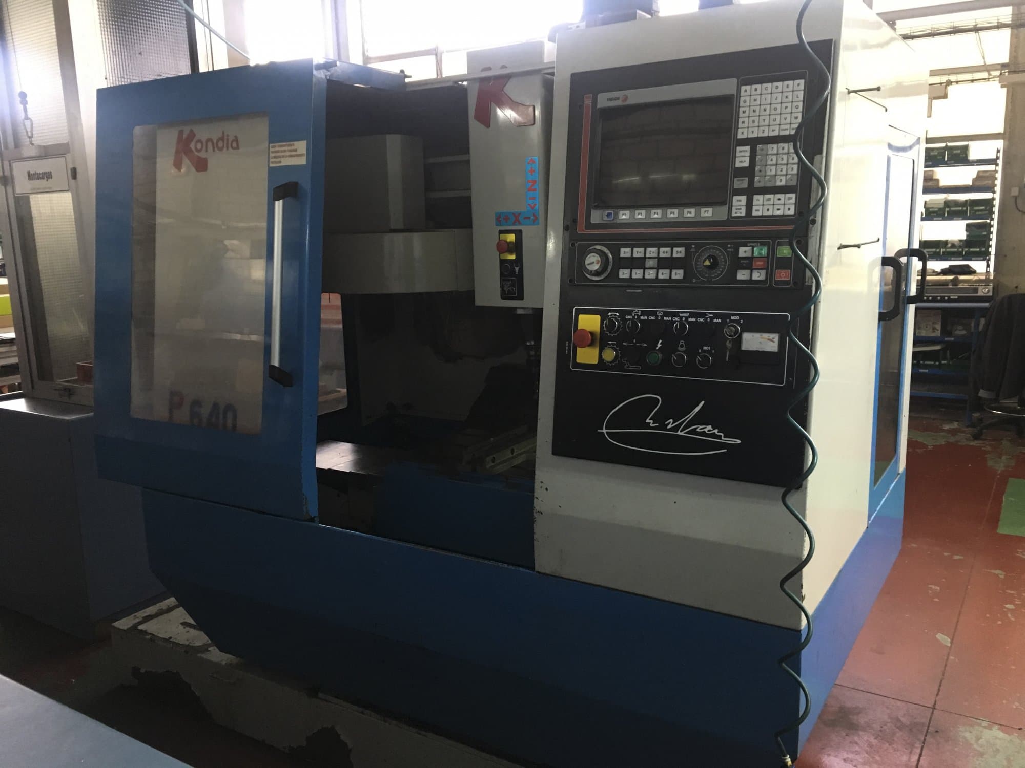 Makine  KONDIA - Sağdan görünüm B-640