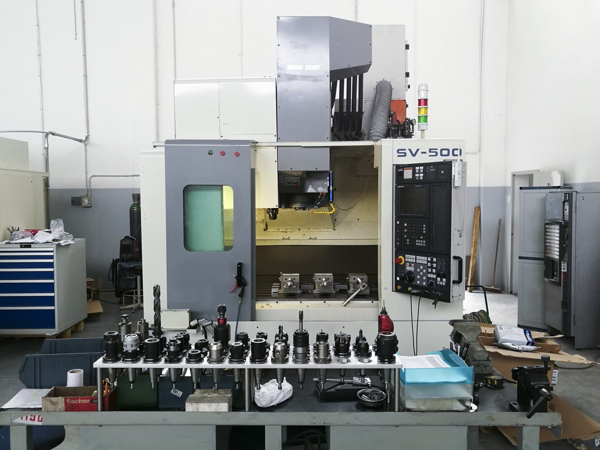 Makine  MORI SEIKI - Önden görünüm SV-500