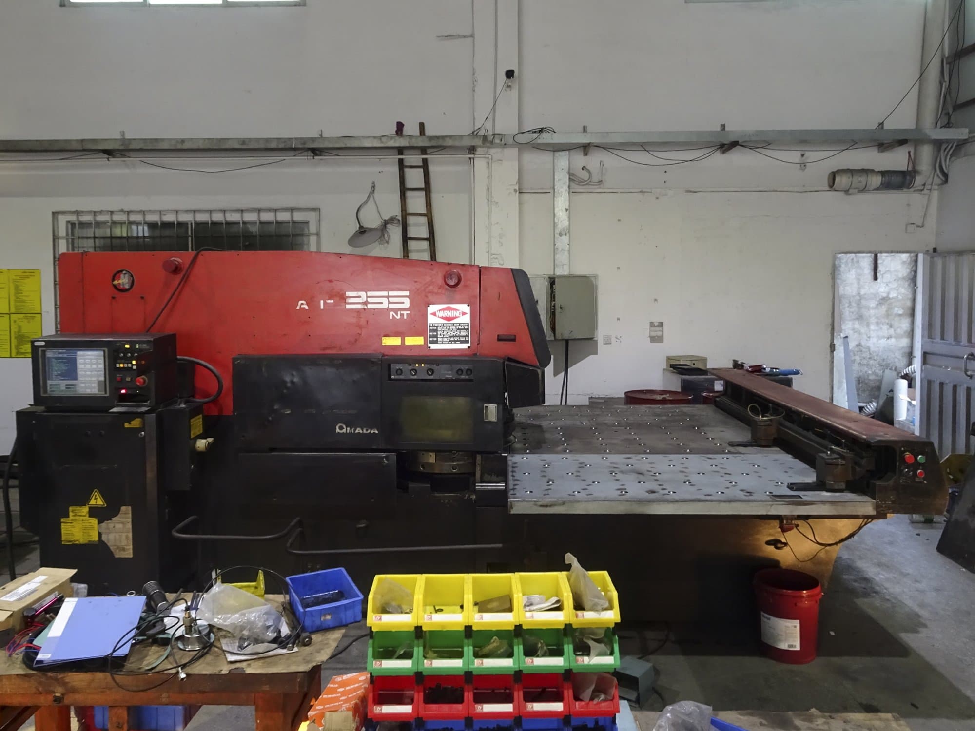 Makine  AMADA - Önden görünüm ARIES 255NT