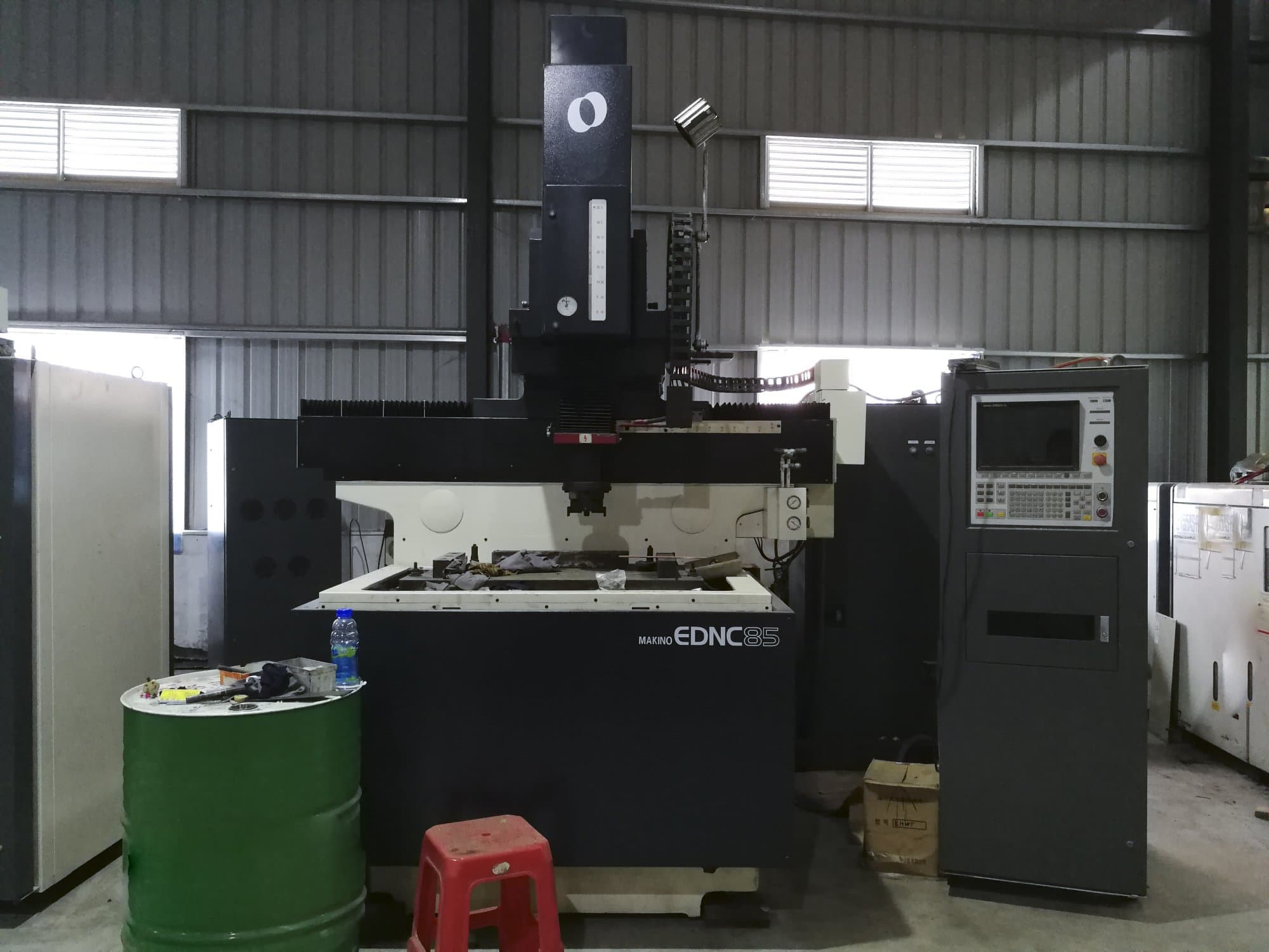 Makine  Makino - Önden görünüm EDNC85