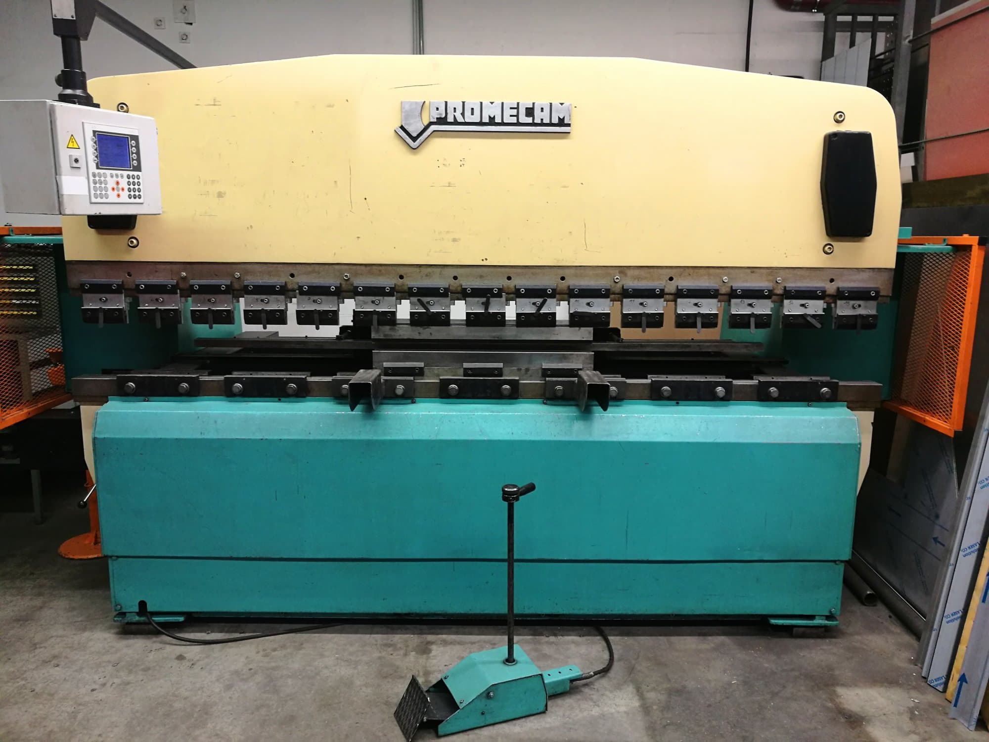 Makine  PROMECAM - Önden görünüm RG-103