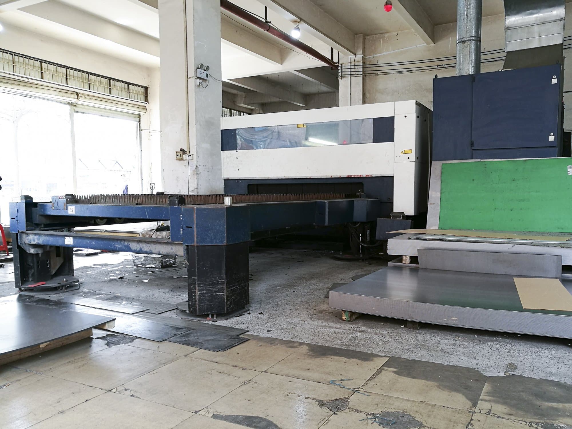 Makine 1 Trumpf - Sağdan görünüm TruLaser 5030