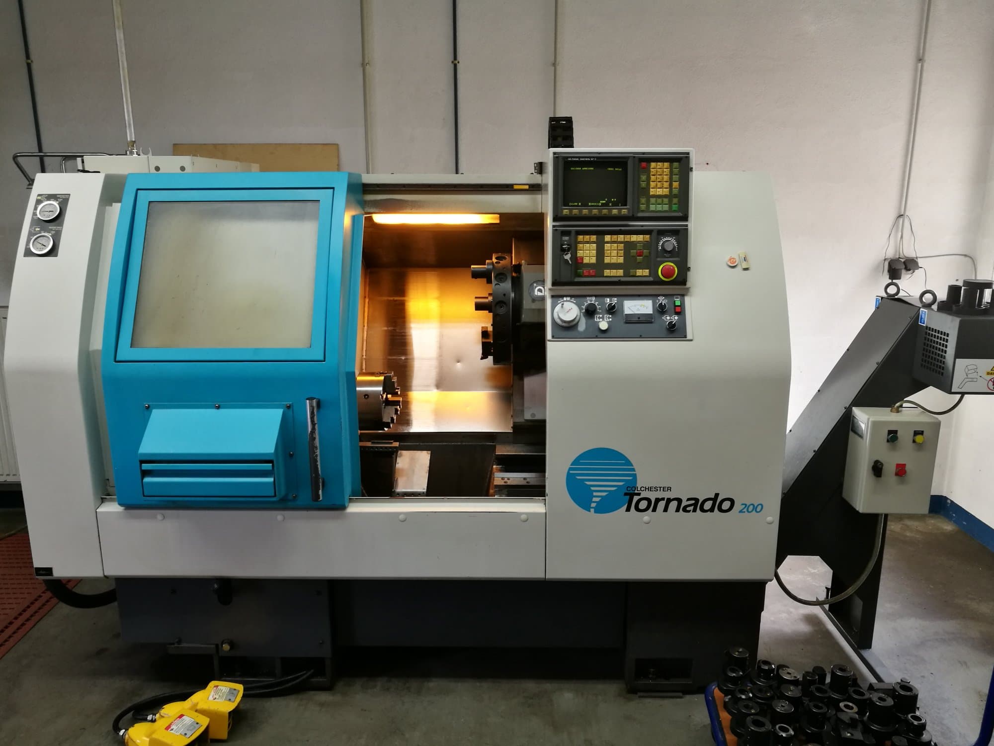 Makine  Colchester - Önden görünüm TORNADO 200