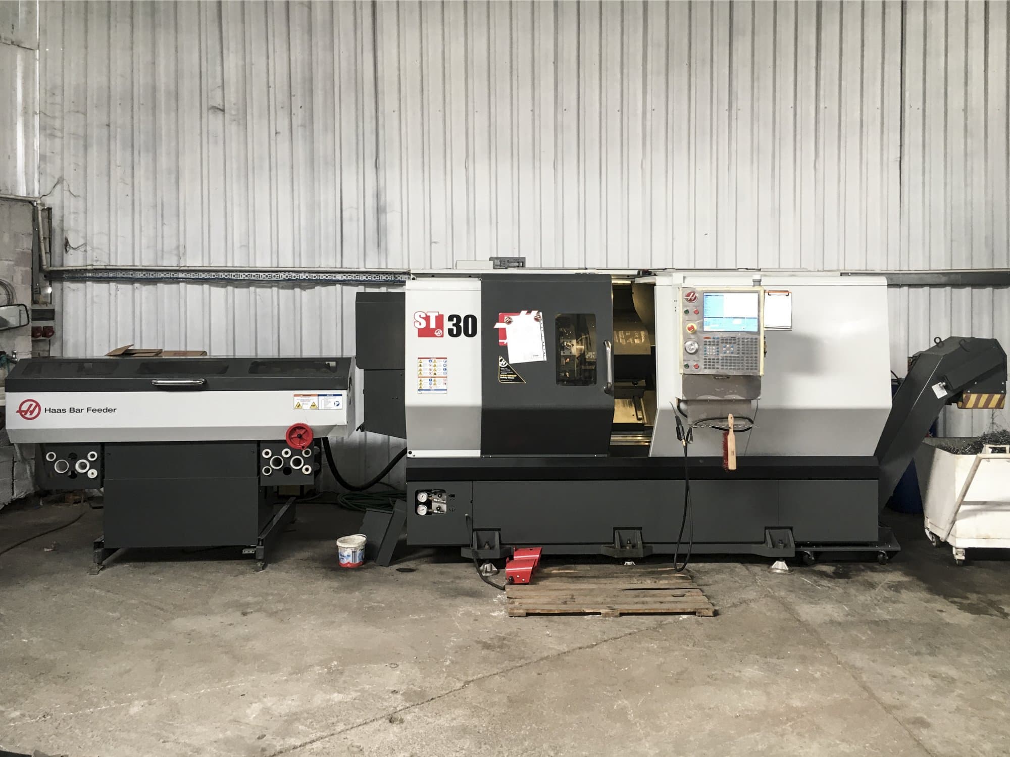 Makine  HAAS - Önden görünüm ST-30