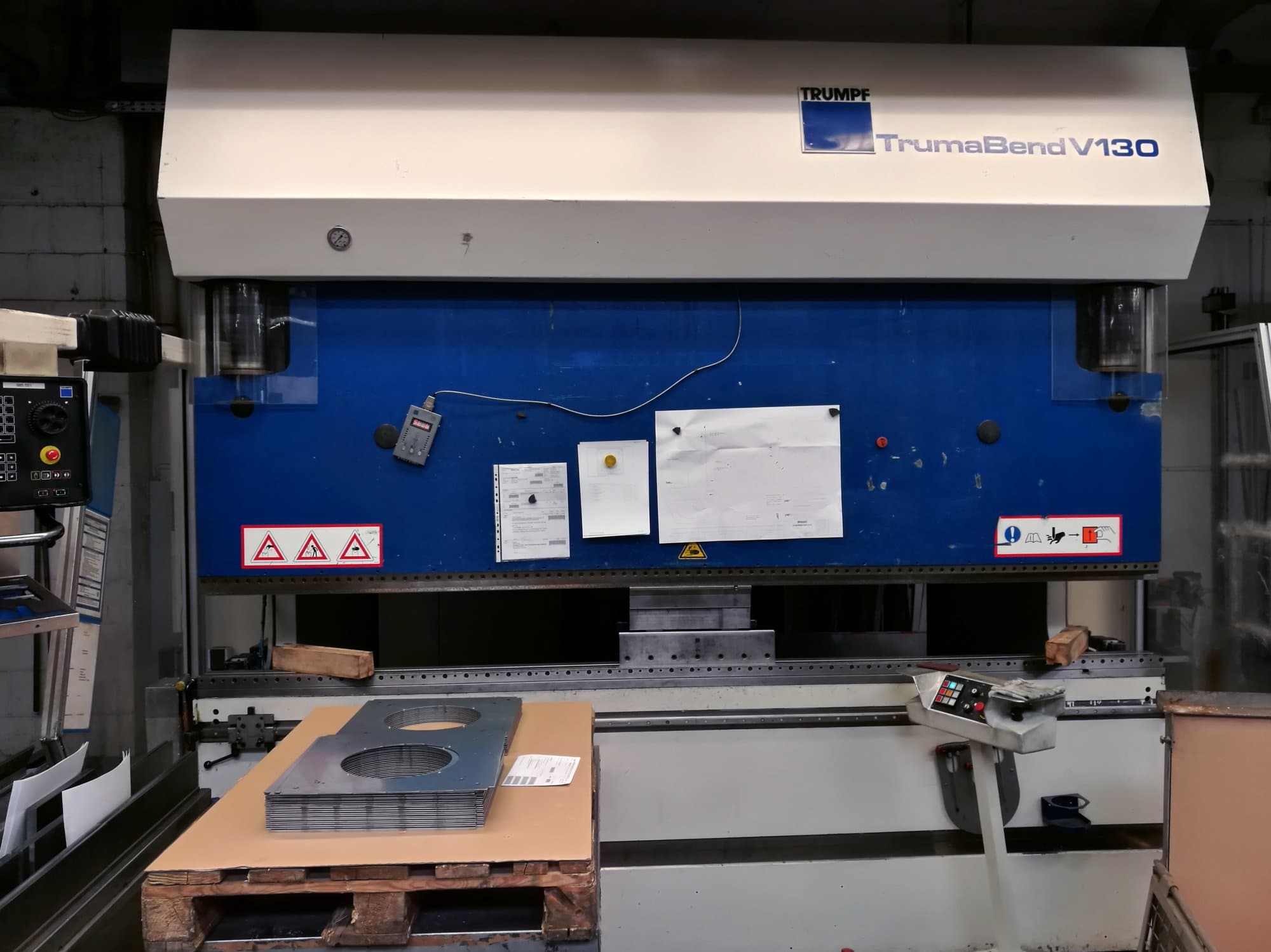 Makine  Trumpf - Önden görünüm TrumaBend V130
