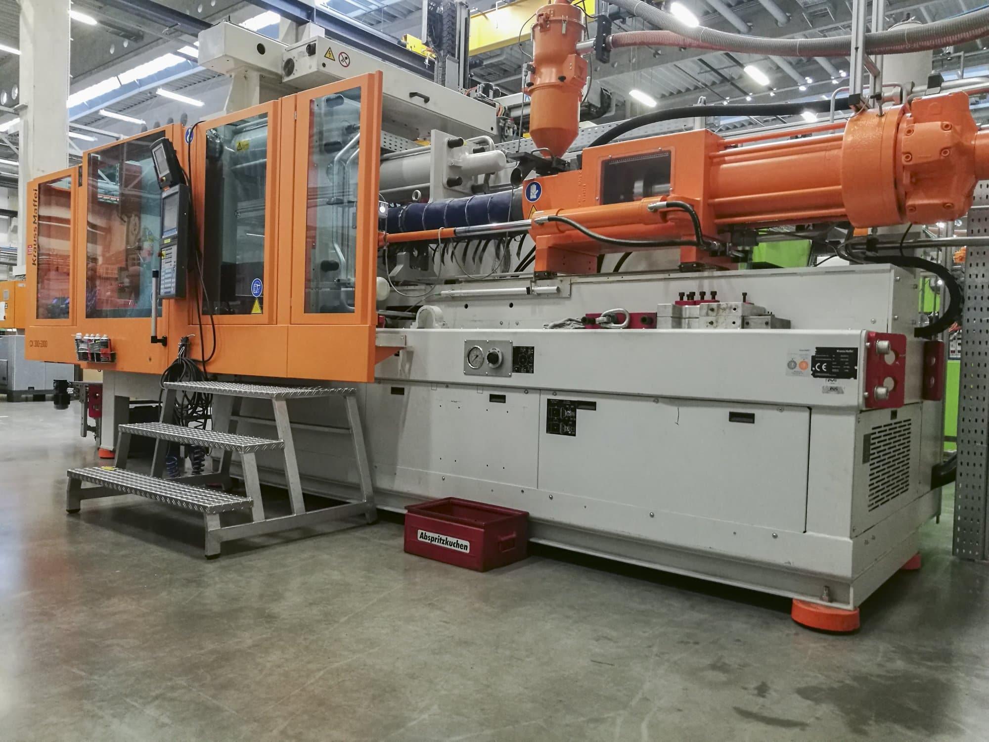 Makine  1 Krauss Maffei - Sağdan görünüm 300-2000 CX